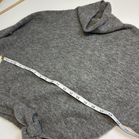 Aritzia Lorin Sweater Grey Size Small - Picture 8 of 9